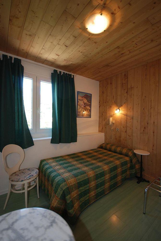 Hotel De Paris Briancon  Exterior photo